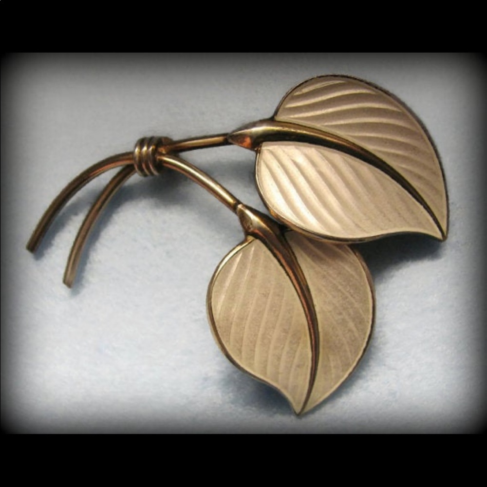 Vintage sterling NKRWAY / HaANS MYHRE guilloche enamel leaf pin/brooch